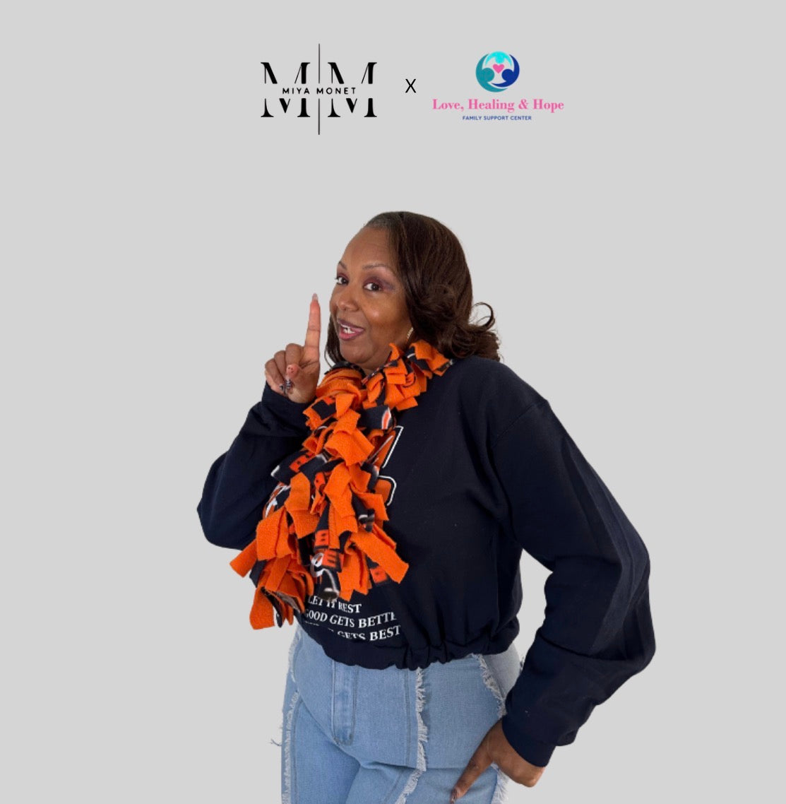 Bear down Boa Scarf